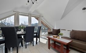 Przestronne Apartamenty w Zakopanem z Trzema Sypialniami i Parkingiem by Noclegi Renters